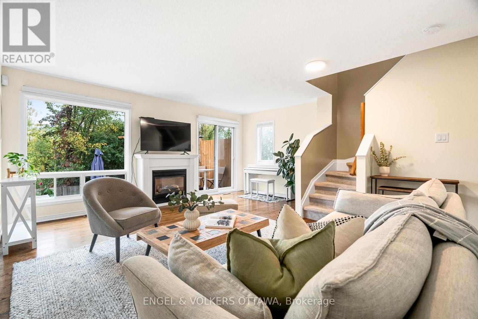 2032 Avenue P, Ottawa, Ontario  K1G 6G7 - Photo 2 - X13867696