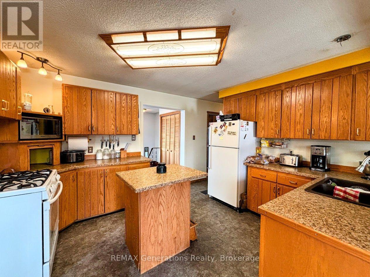 14 Lloyd Irwin Street, Marathon, Ontario  P0T 2E0 - Photo 8 - X13867740