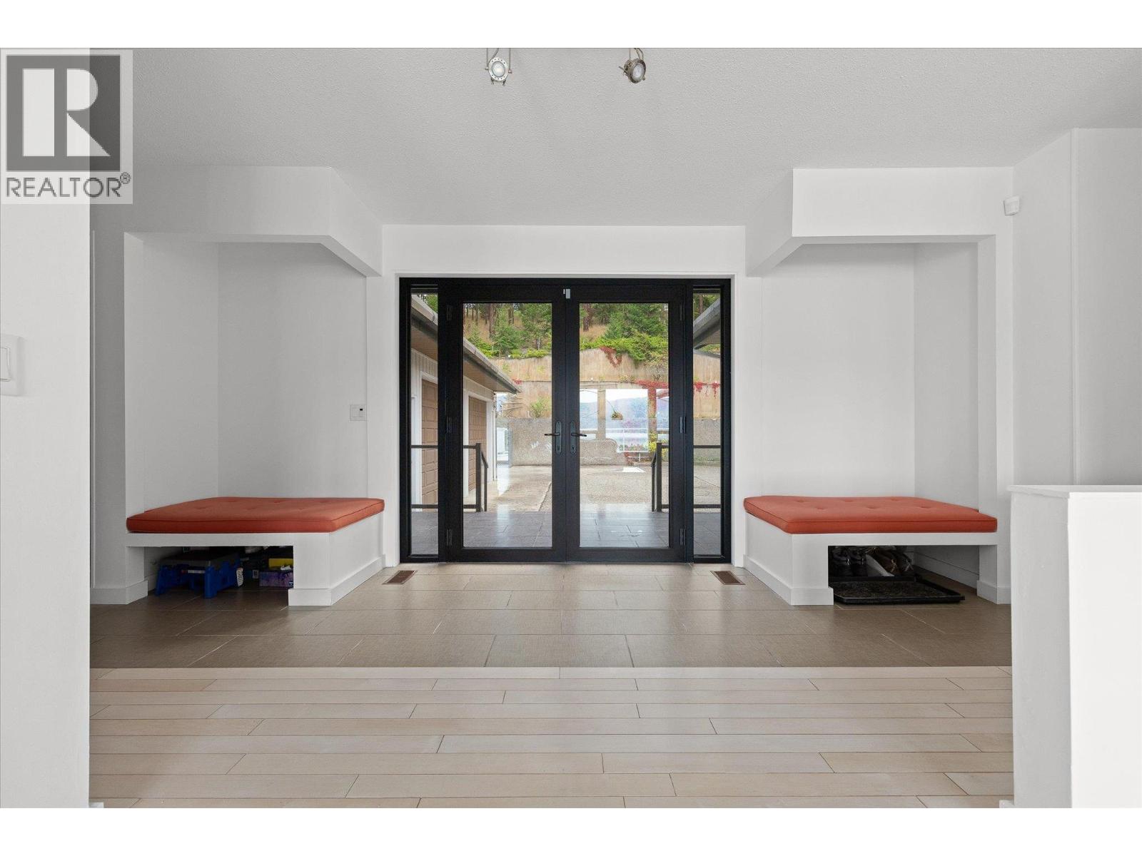 1045 Bartholomew Court, Kelowna, British Columbia  V1W 4N2 - Photo 6 - 10397779
