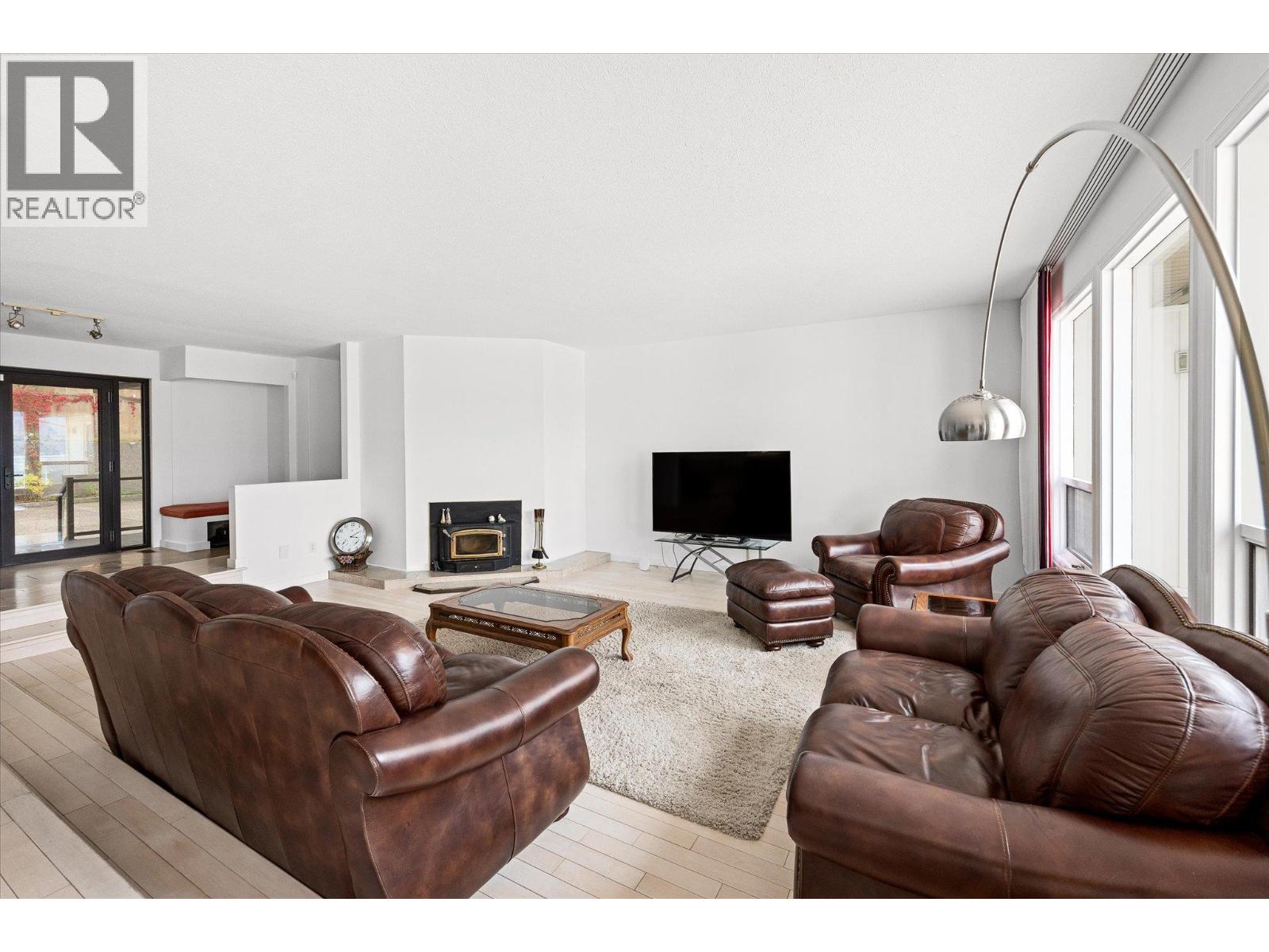 1045 Bartholomew Court, Kelowna, British Columbia  V1W 4N2 - Photo 9 - 10397779