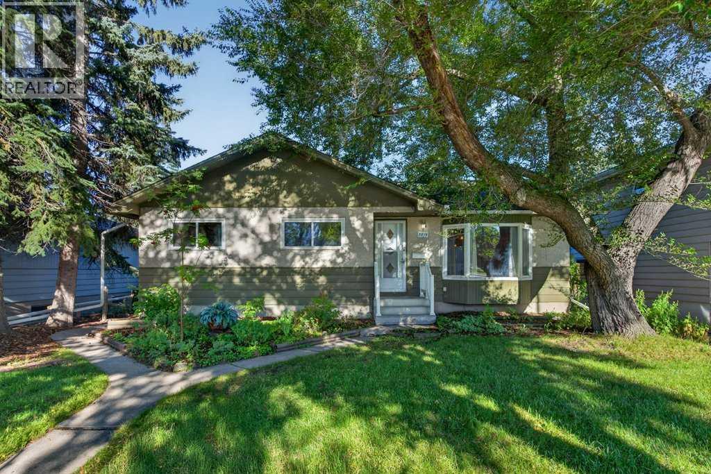 3819 Charleswood Drive NW, Calgary, Alberta  T3A 0T5 - Photo 1 - A2346467