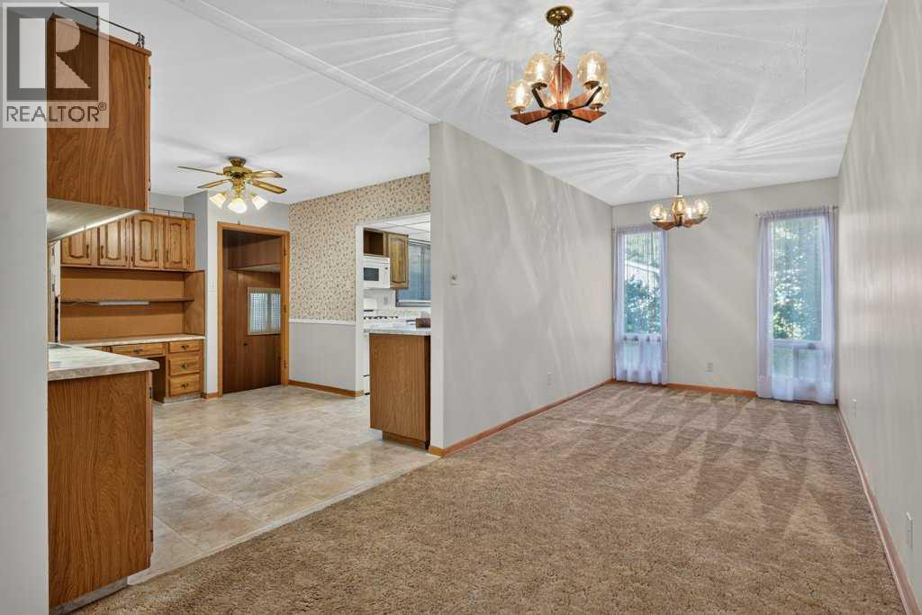 3819 Charleswood Drive NW, Calgary, Alberta  T3A 0T5 - Photo 7 - A2346467