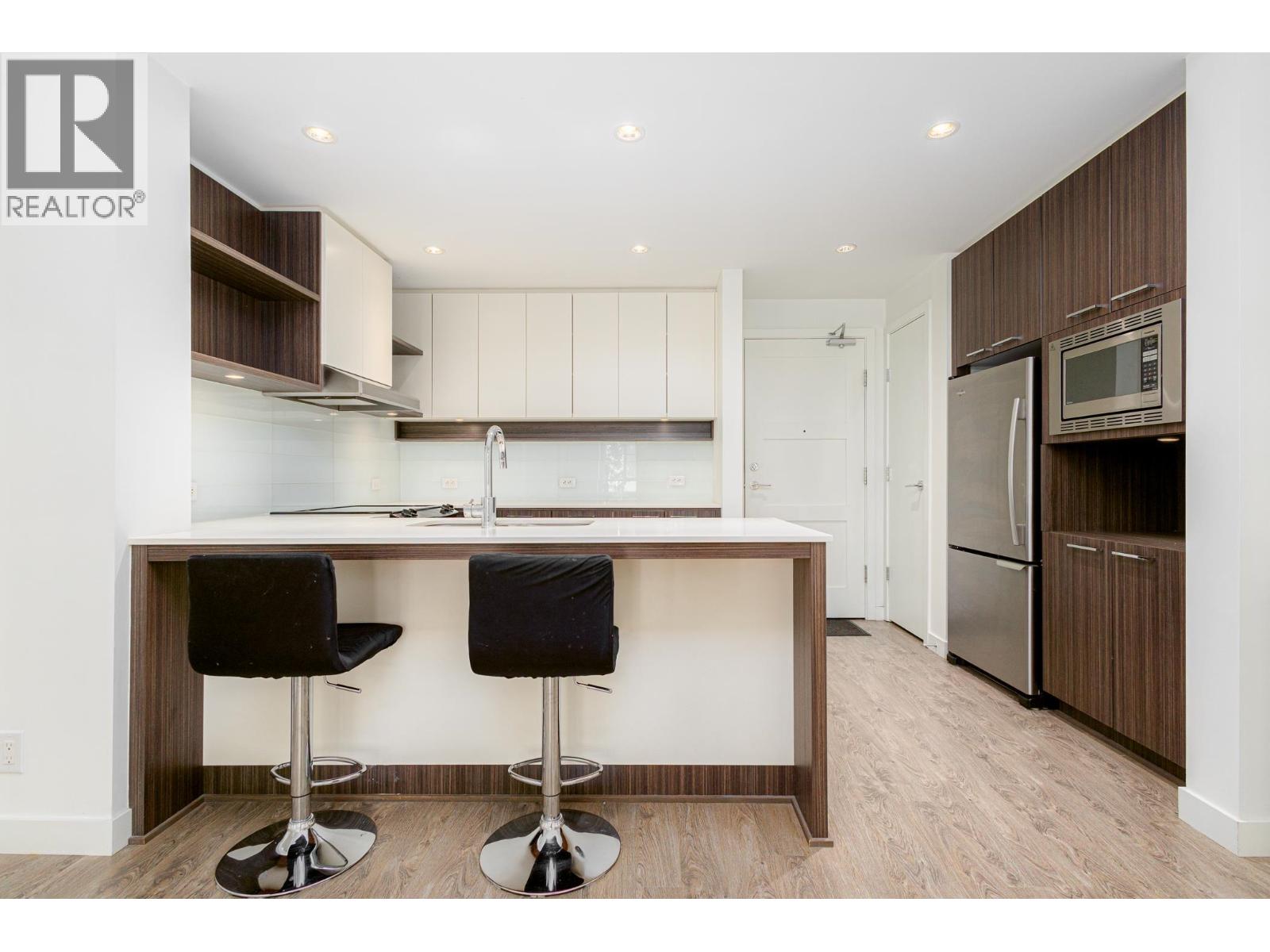 203 545 Foster Avenue, Coquitlam, British Columbia  V3J 0B3 - Photo 2 - R3172508