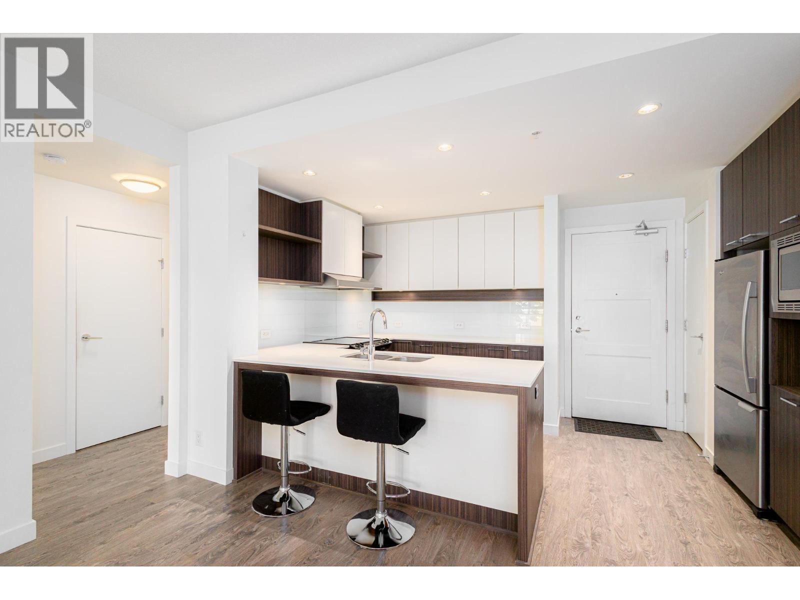 203 545 Foster Avenue, Coquitlam, British Columbia  V3J 0B3 - Photo 3 - R3172508