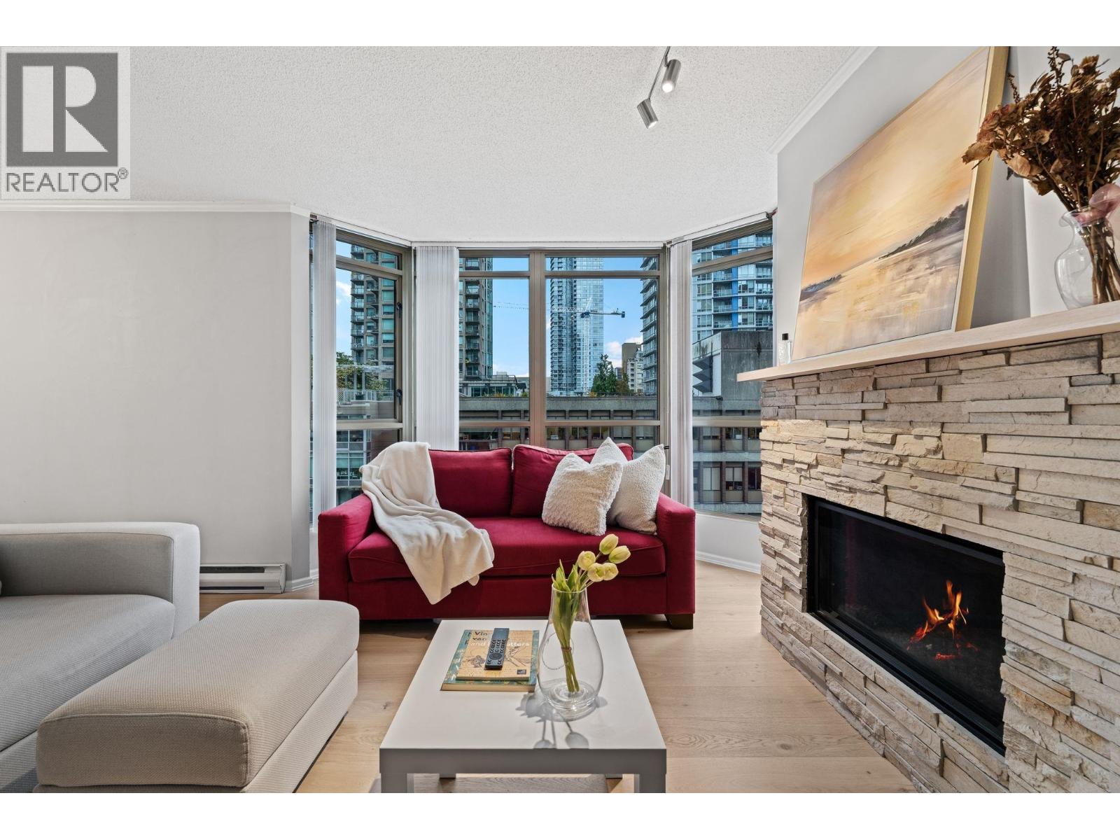 906 867 HAMILTON STREET, vancouver, British Columbia