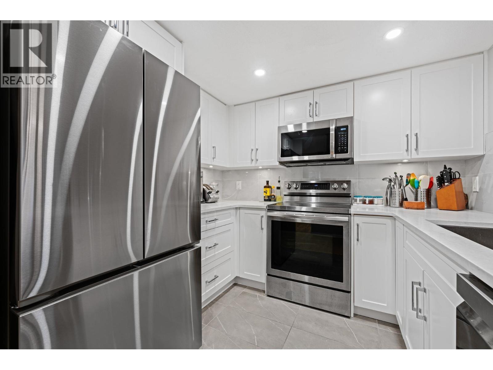 906 867 Hamilton Street, Vancouver, British Columbia  V6B 6B7 - Photo 10 - R3172802