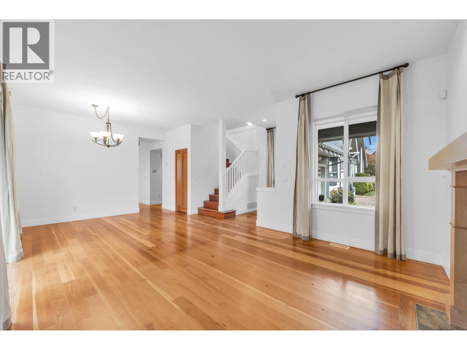 264 Holly Avenue, New Westminster, British Columbia  V3M 0B3 - Photo 6 - R3172776