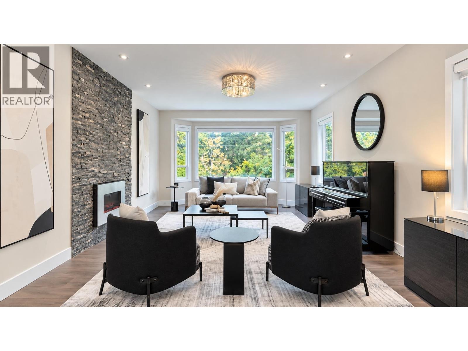 4673 Harken Drive, Burnaby, British Columbia  V5G 2M8 - Photo 3 - R3172791