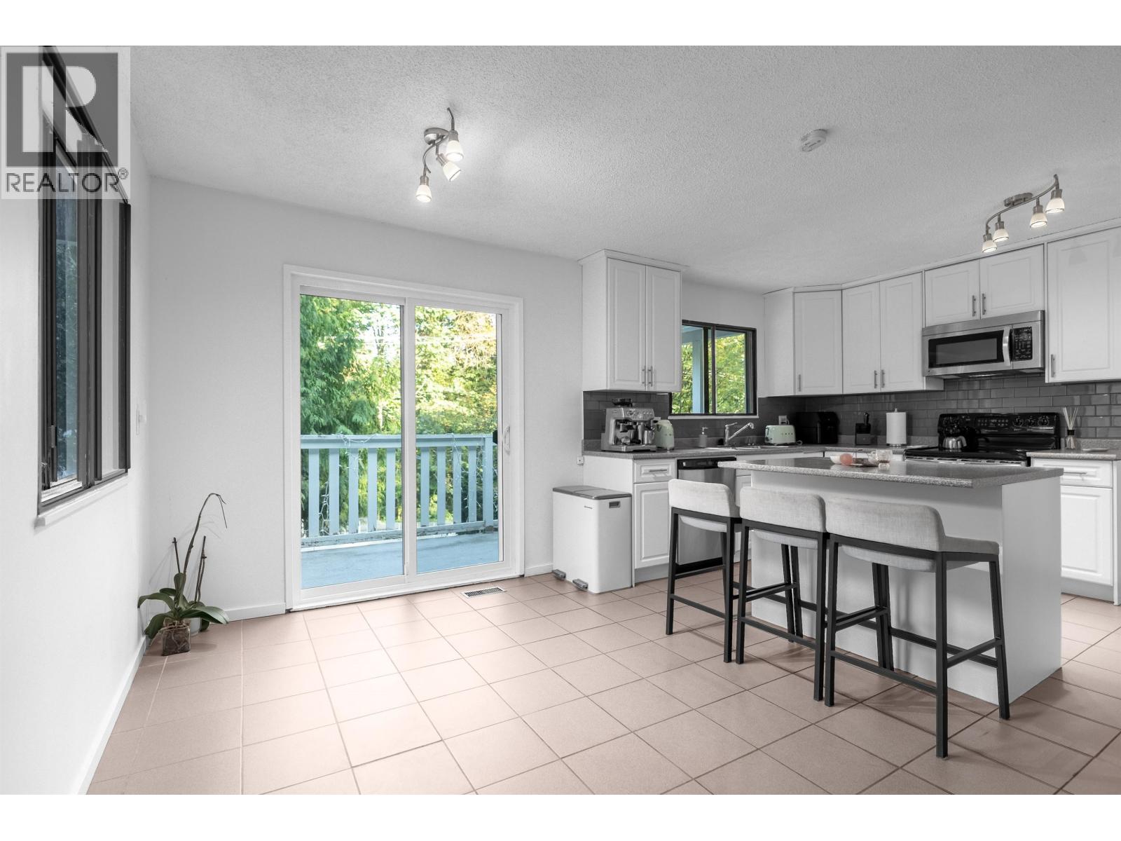 1835 Arborlynn Drive, North Vancouver, British Columbia  V7J 2V7 - Photo 11 - R3172792