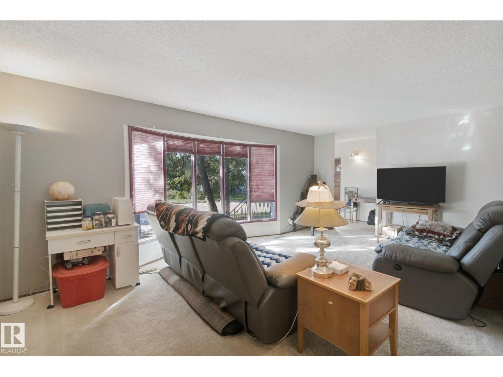 10824 35 AV NW