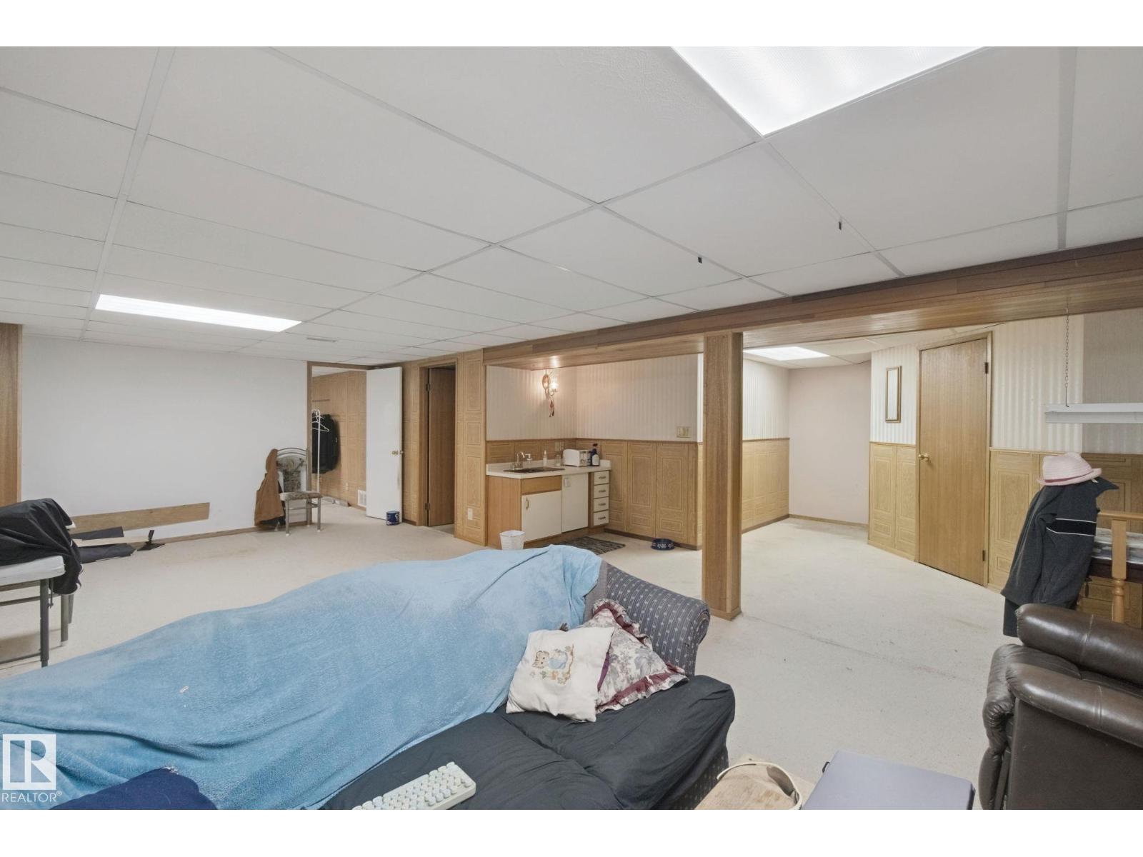 10824 35 AV NW