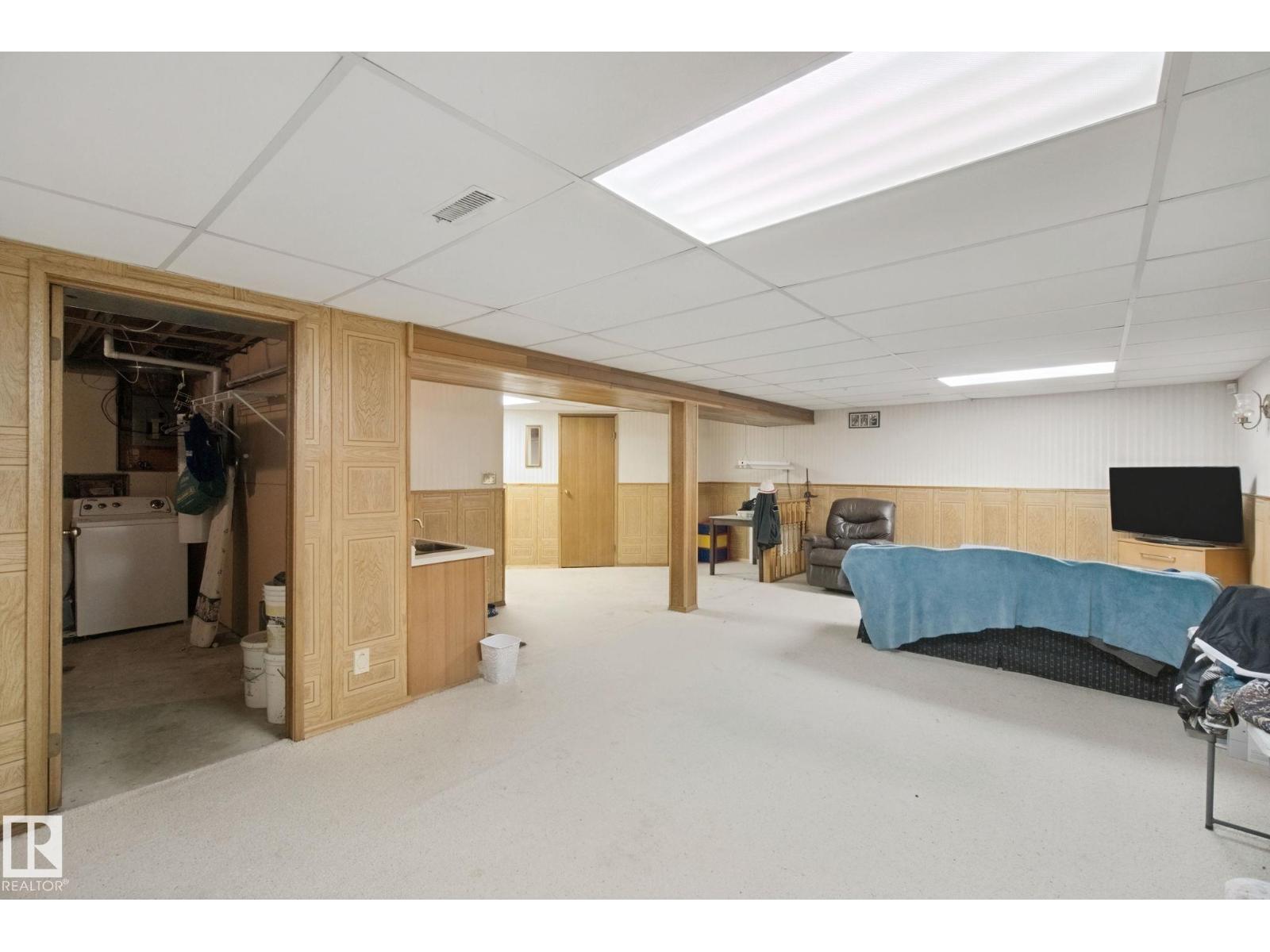 10824 35 AV NW