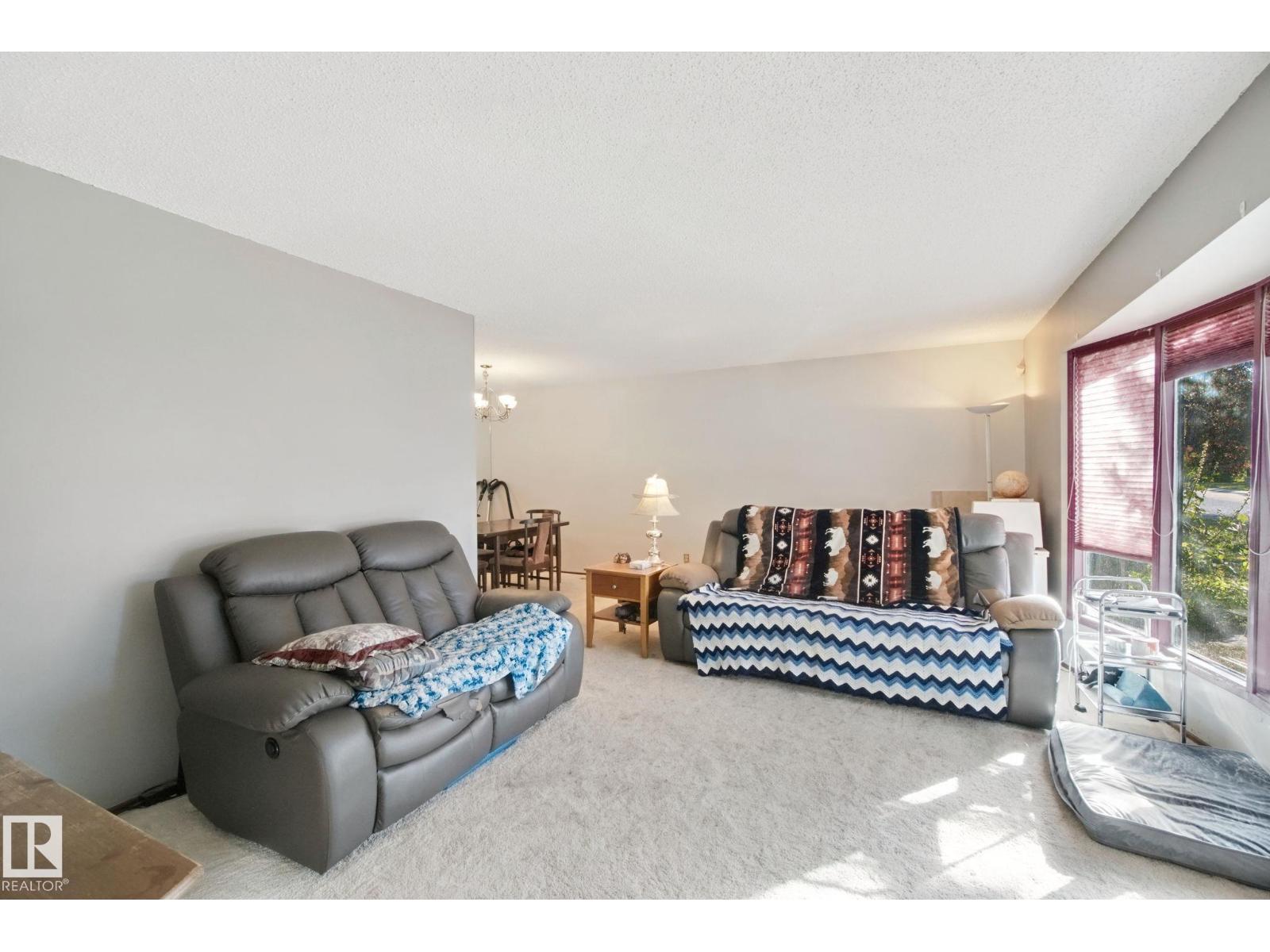 10824 35 AV NW