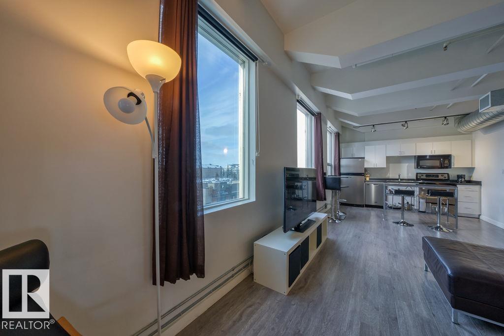 #302 10105 109 ST NW