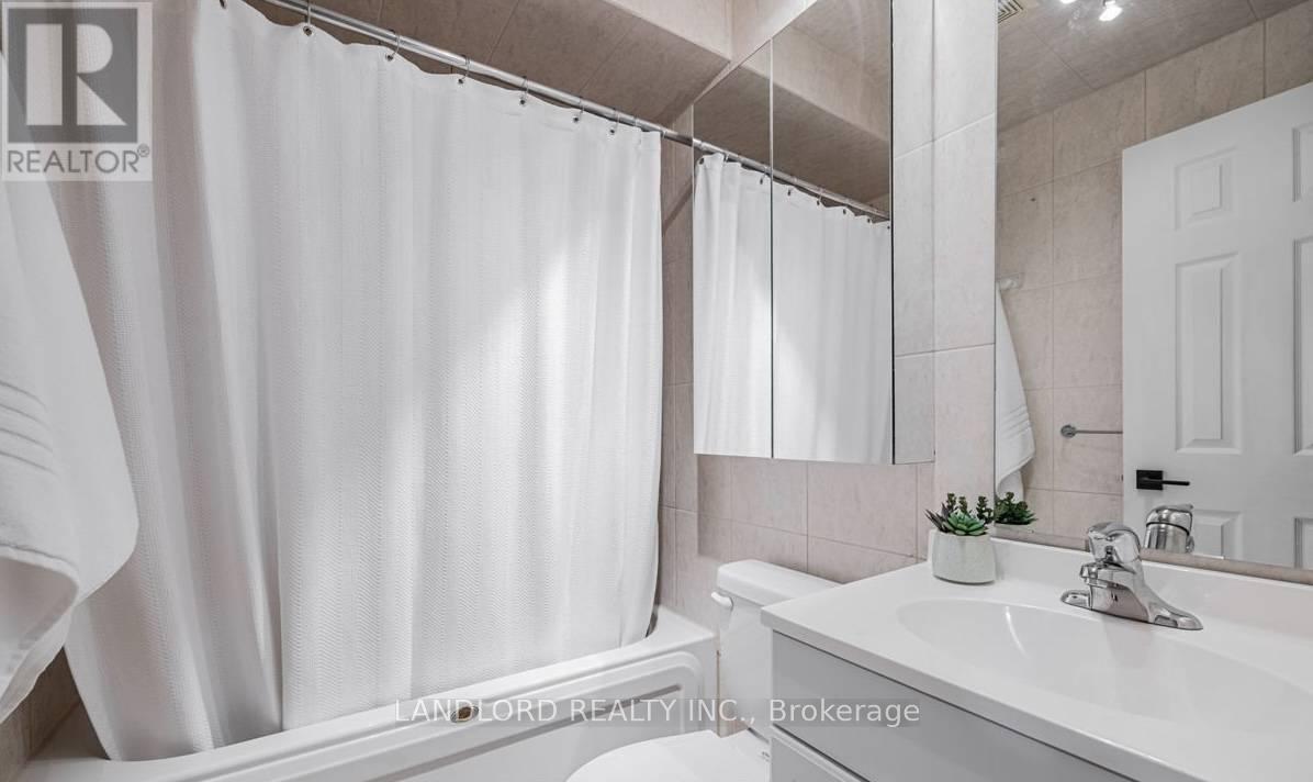 Lower - 41 Aldwych Avenue, Toronto, Ontario  M4J 1X4 - Photo 2 - E13867640