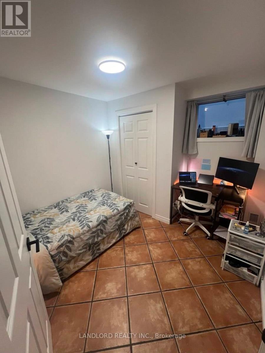 Lower - 41 Aldwych Avenue, Toronto, Ontario  M4J 1X4 - Photo 5 - E13867640