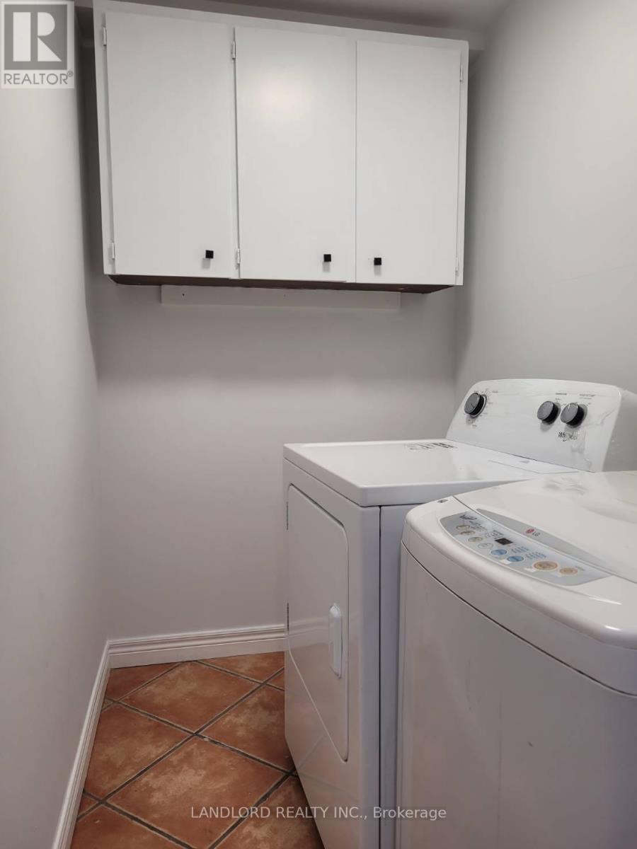 Lower - 41 Aldwych Avenue, Toronto, Ontario  M4J 1X4 - Photo 6 - E13867640