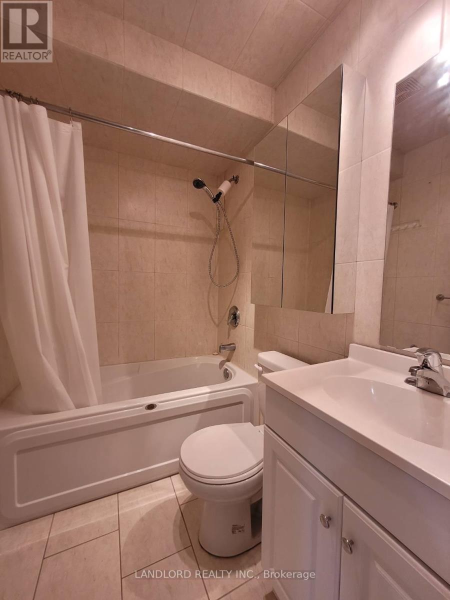 Lower - 41 Aldwych Avenue, Toronto, Ontario  M4J 1X4 - Photo 8 - E13867640