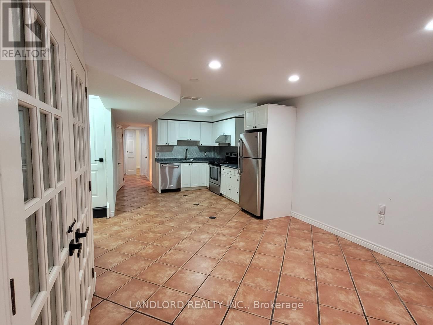 Lower - 41 Aldwych Avenue, Toronto, Ontario  M4J 1X4 - Photo 9 - E13867640