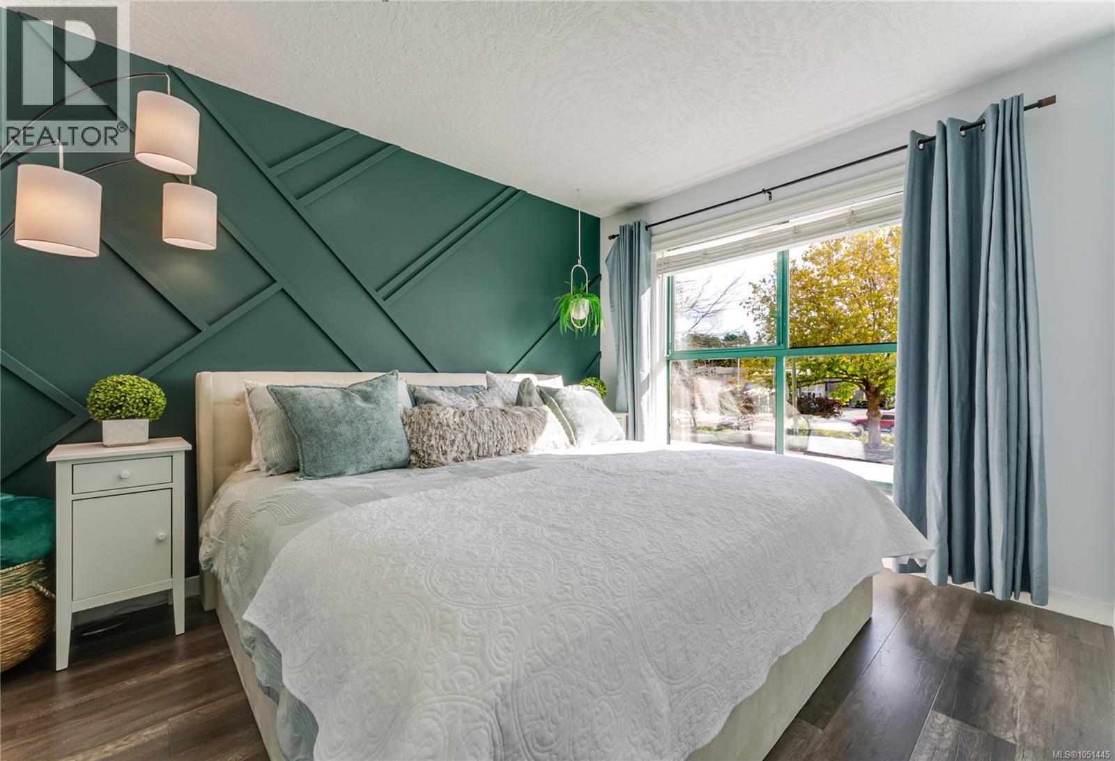 203 3460 Quadra St