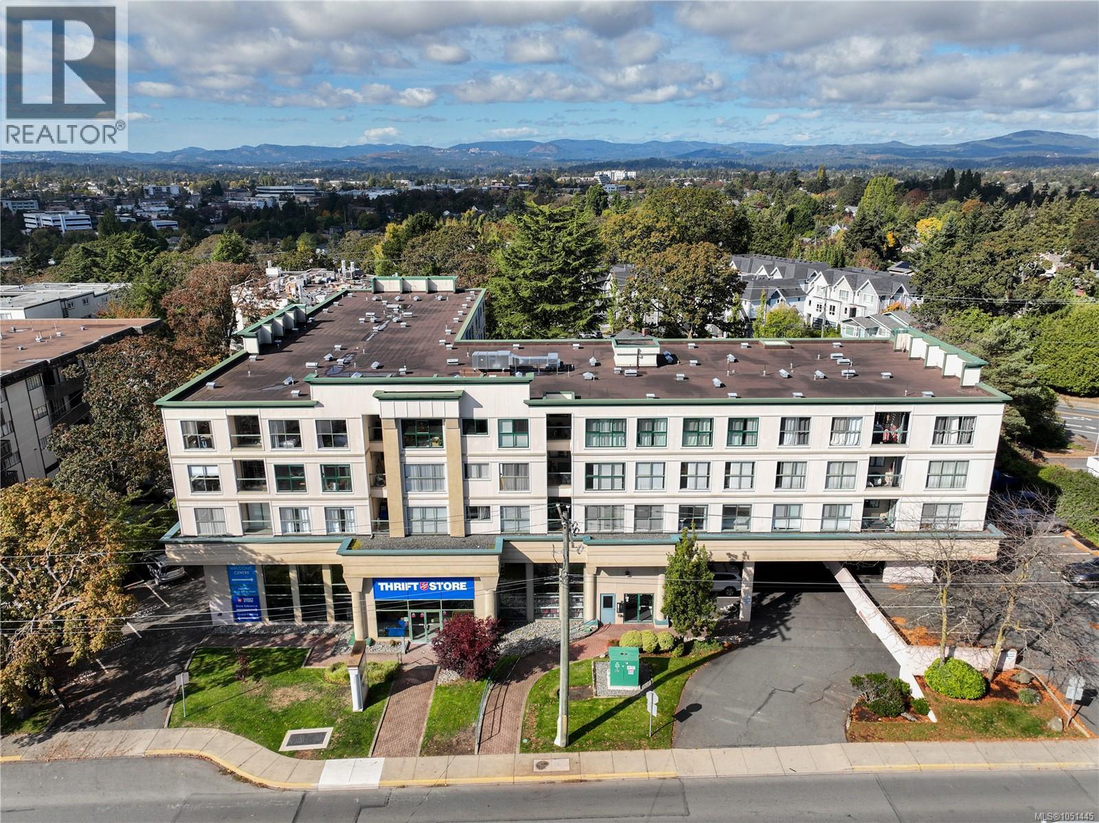203 3460 Quadra St