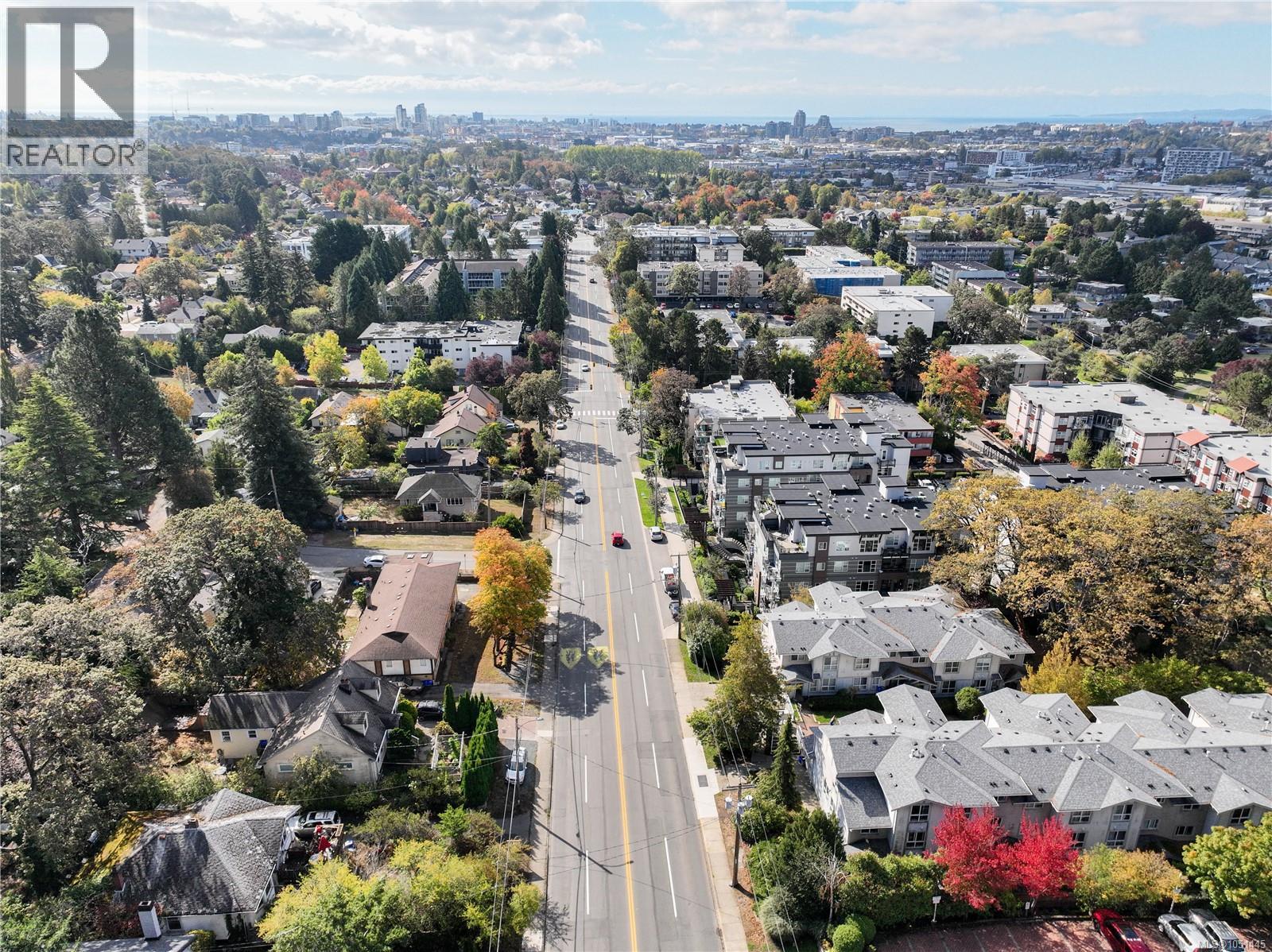 203 3460 Quadra St