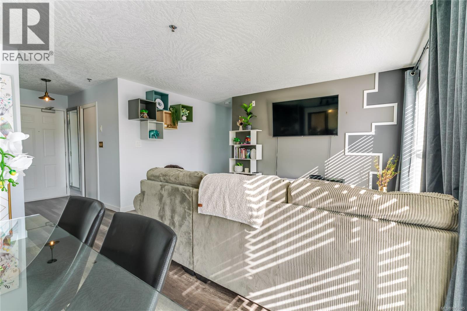 203 3460 Quadra St