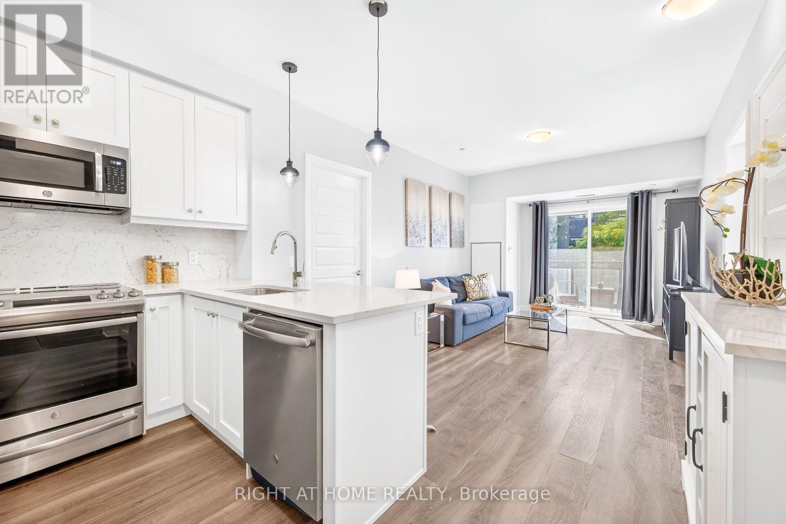 229 - 128 Grovewood Common, Oakville, Ontario  L6H 0X3 - Photo 10 - W13867726