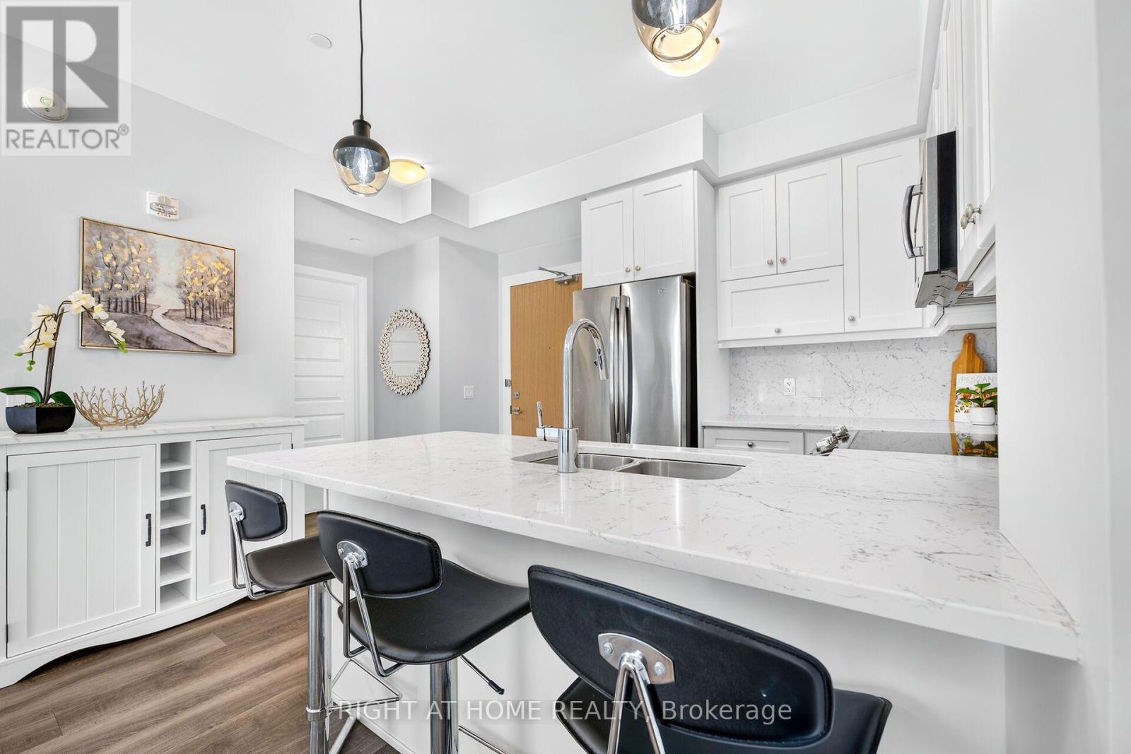 229 - 128 Grovewood Common, Oakville, Ontario  L6H 0X3 - Photo 7 - W13867726