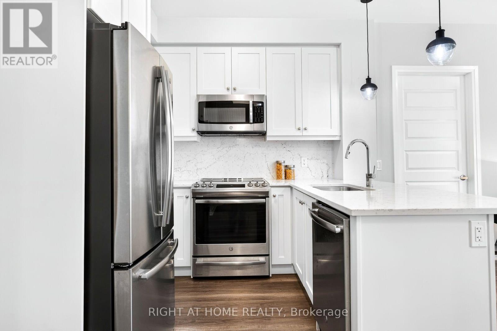 229 - 128 Grovewood Common, Oakville, Ontario  L6H 0X3 - Photo 8 - W13867726