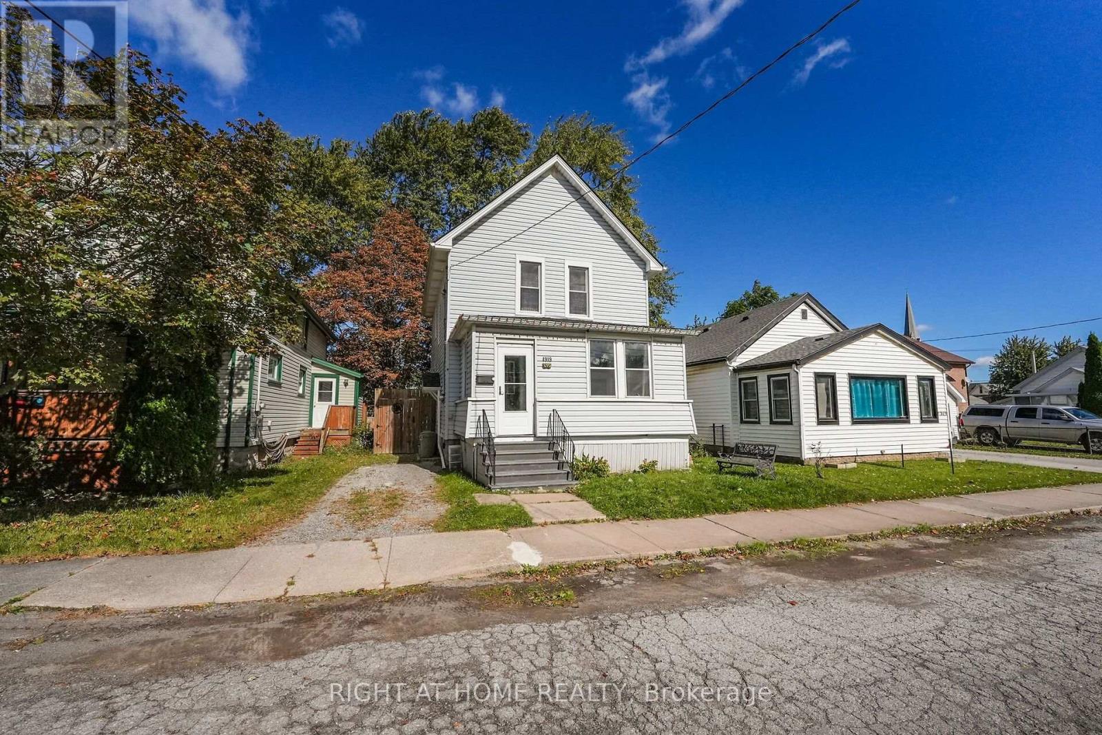 4919 Huron Street, Niagara Falls, Ontario  L2E 2J4 - Photo 1 - X13867700