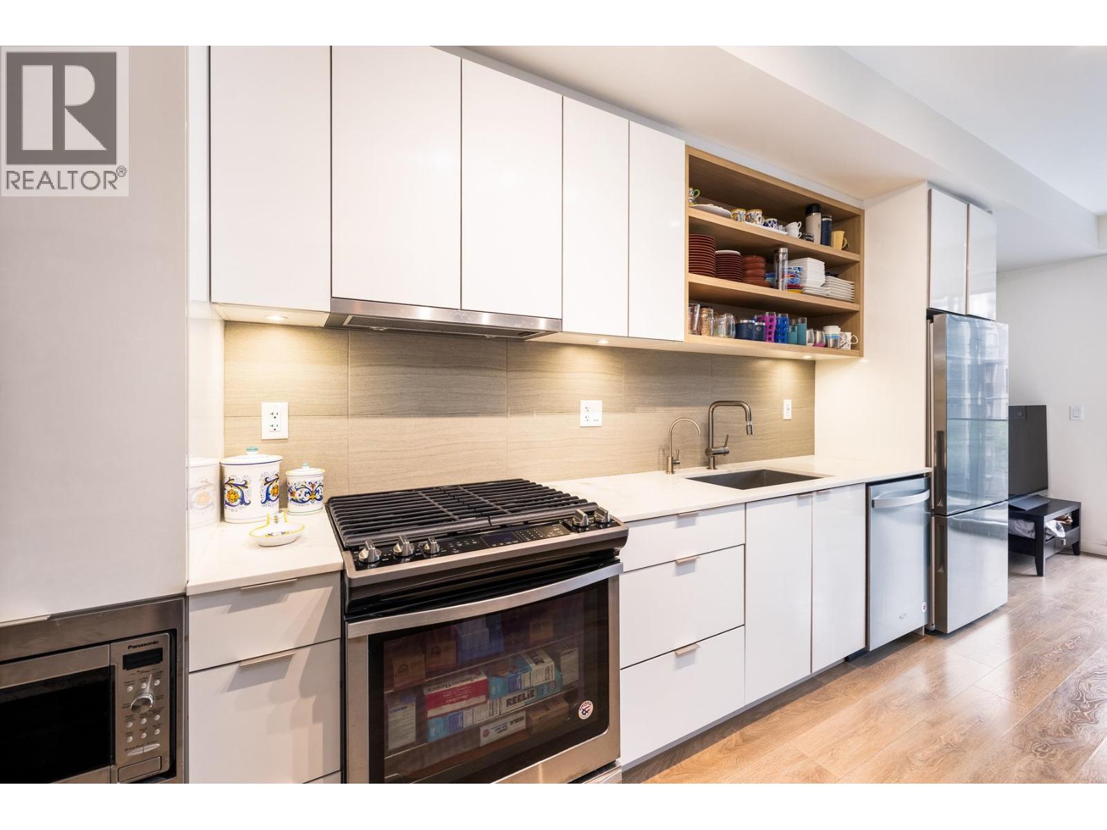 209 725 Marine Drive, North Vancouver, British Columbia  V7M 0G2 - Photo 11 - R3171113