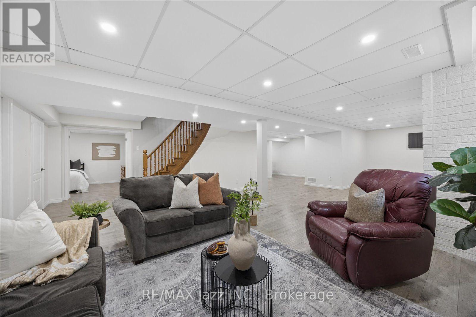35 Ward Street, Whitby, Ontario  L1M 1G9 - Photo 23 - E13867652