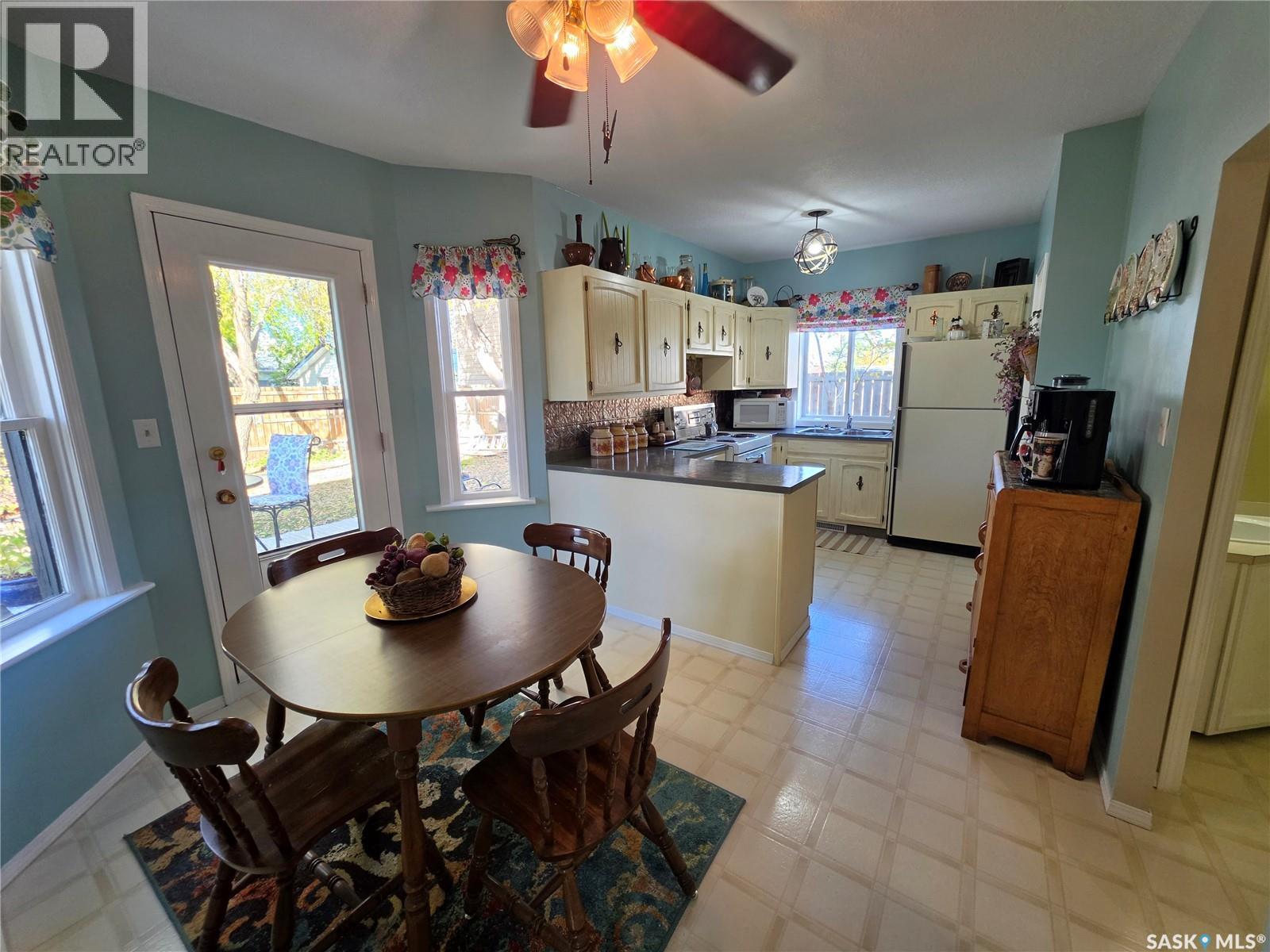 409 3rd Avenue W, Meadow Lake, Saskatchewan  S9X 1B8 - Photo 6 - SK050477