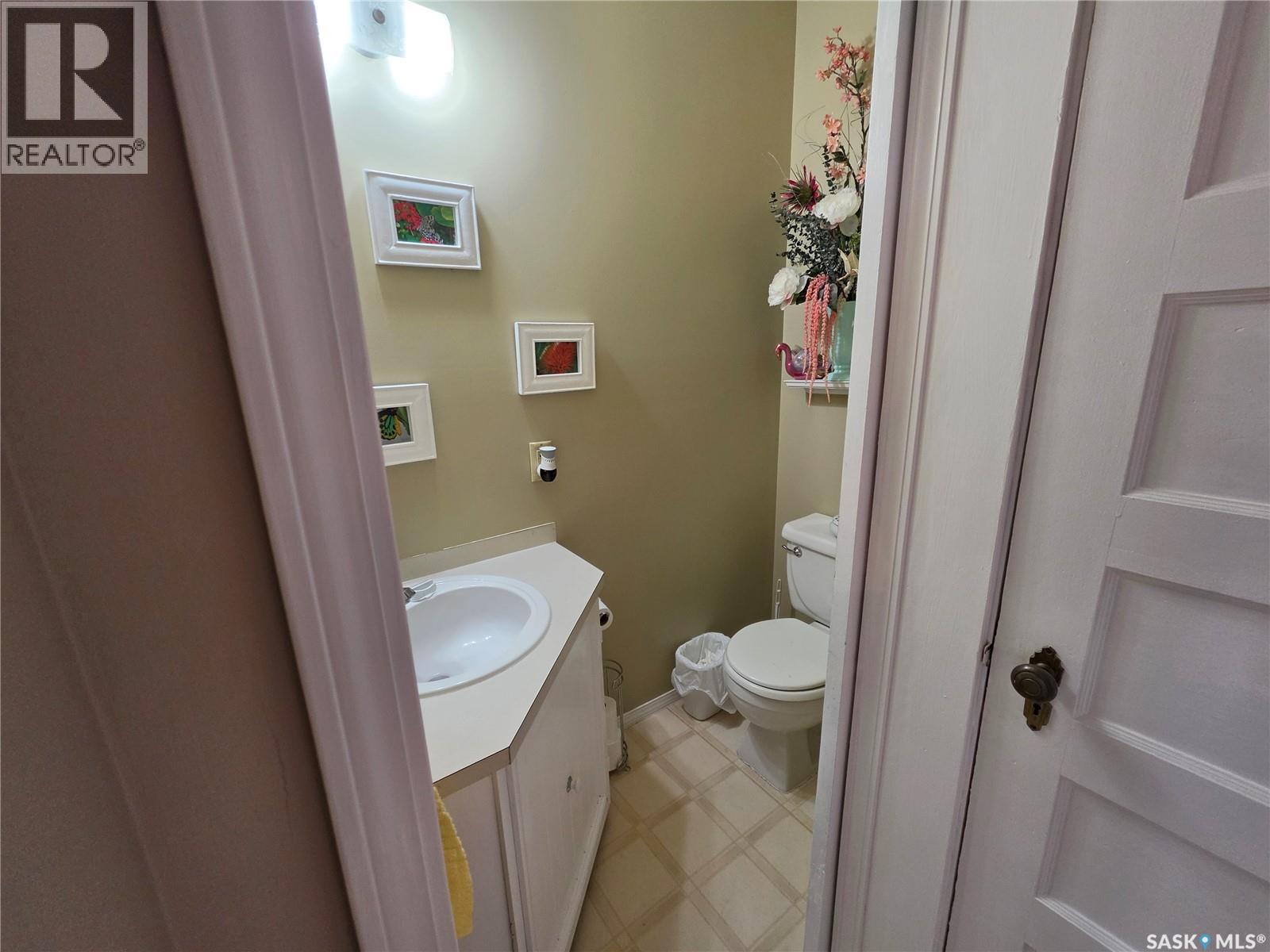 409 3rd Avenue W, Meadow Lake, Saskatchewan  S9X 1B8 - Photo 9 - SK050477