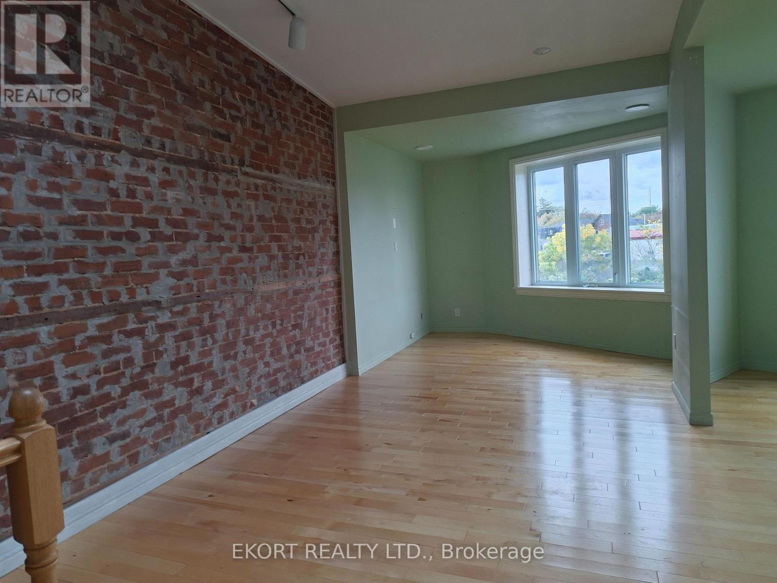 402 FRONT STREET