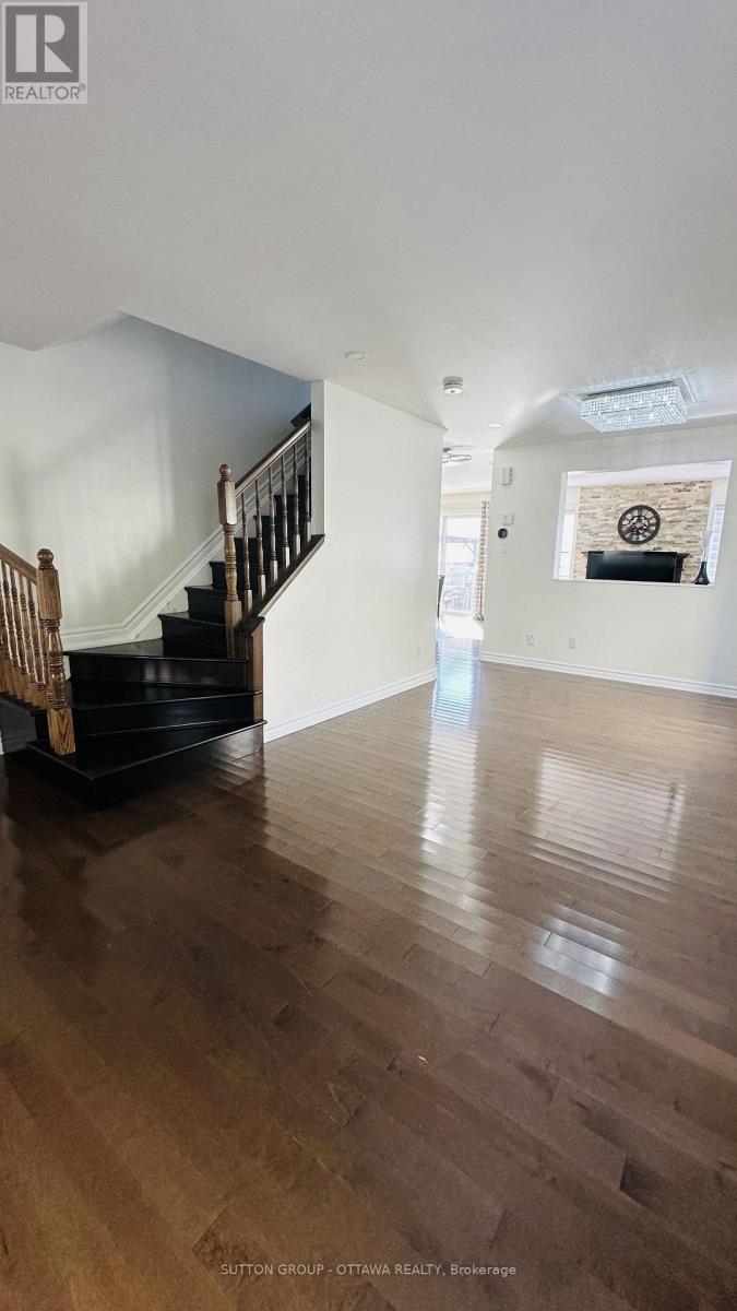 608 Clearbrook Drive, Ottawa, Ontario  K2J 5S2 - Photo 2 - X13868058