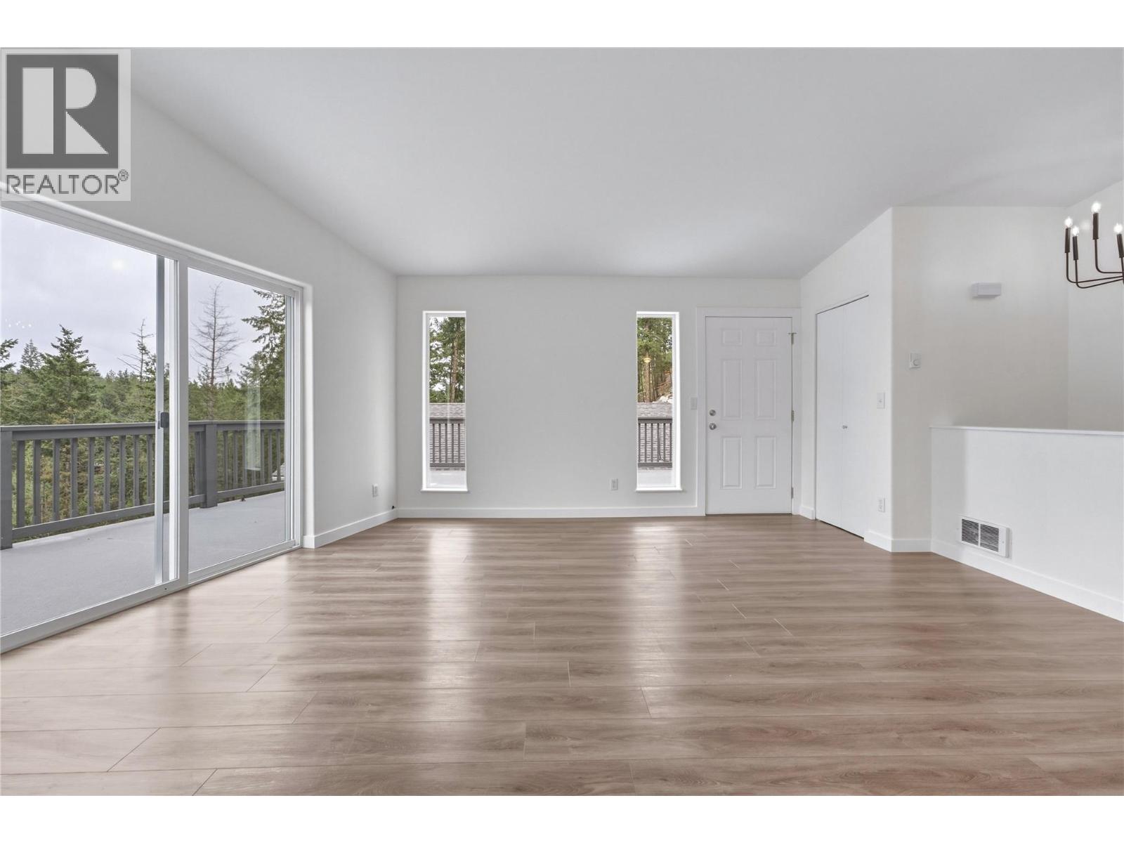 10824 Westshore Road, Vernon, British Columbia  V1H 2C3 - Photo 3 - 10402745
