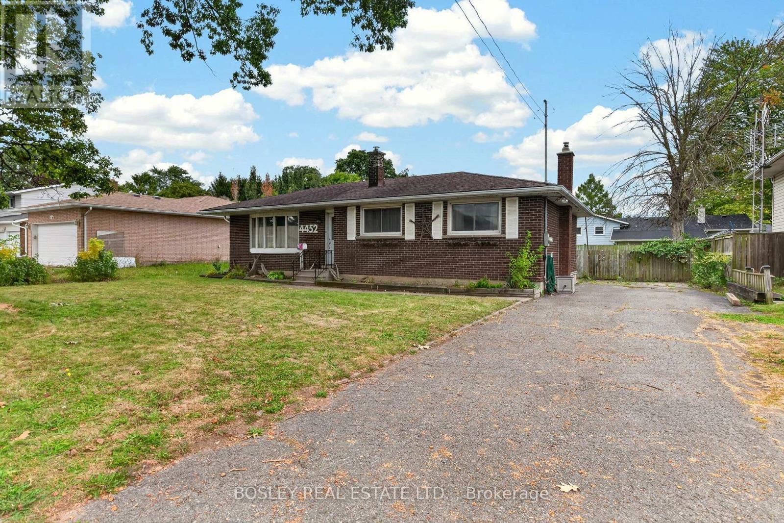 4452 Dorchester Road, Niagara Falls, Ontario  L2E 6N4 - Photo 1 - X13867914