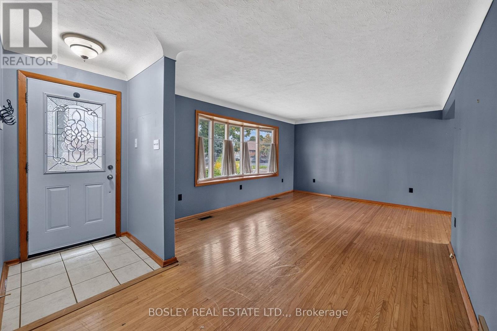 4452 Dorchester Road, Niagara Falls, Ontario  L2E 6N4 - Photo 3 - X13867914
