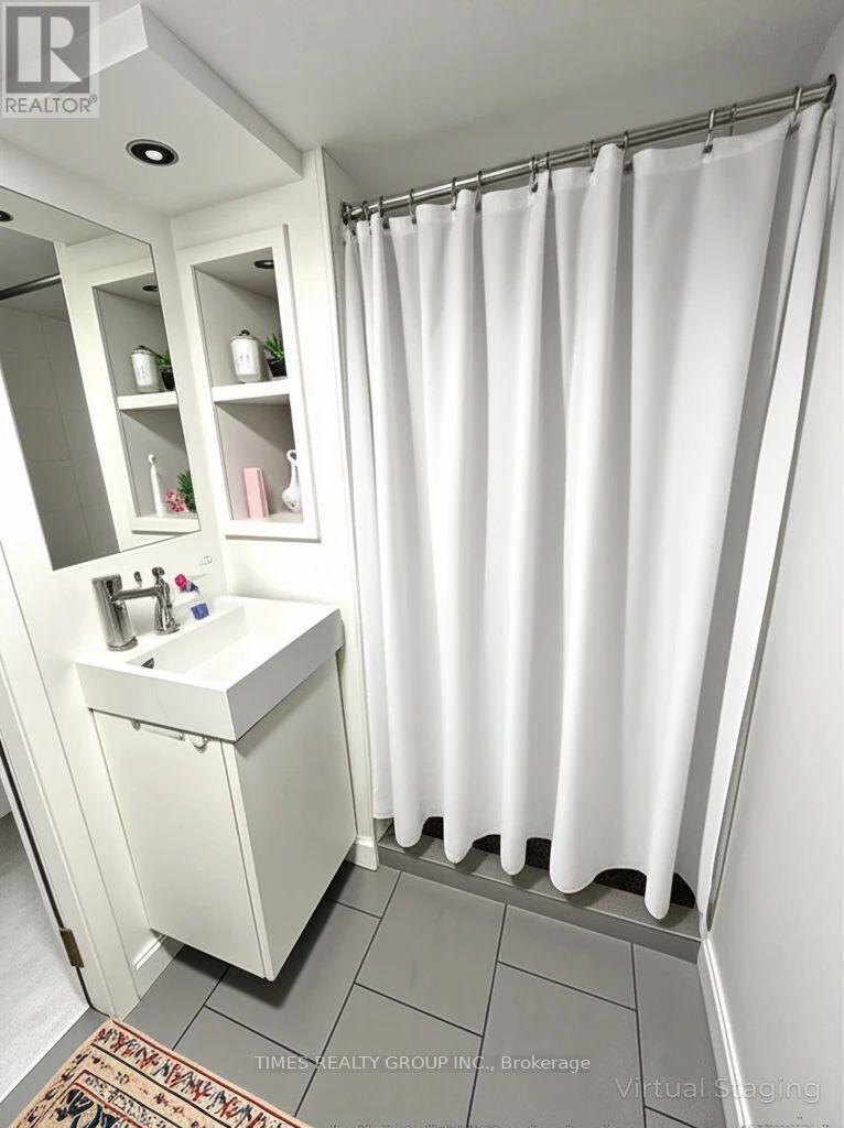 Lower - 24 Coolmine Road, Toronto, Ontario  M6J 3E9 - Photo 4 - C13867918