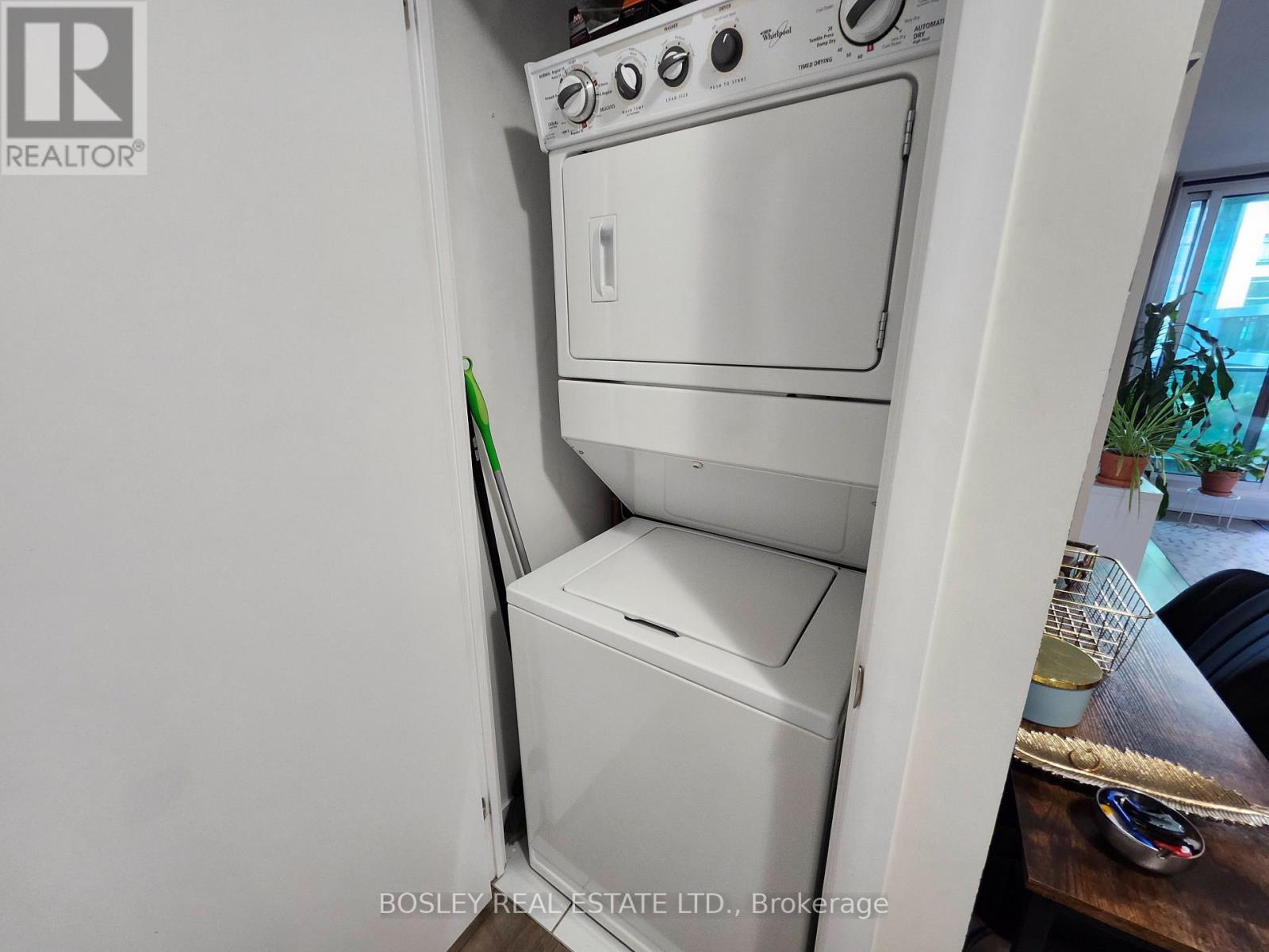 414 - 215 Fort York Boulevard, Toronto, Ontario  M5V 4A2 - Photo 9 - C13868036