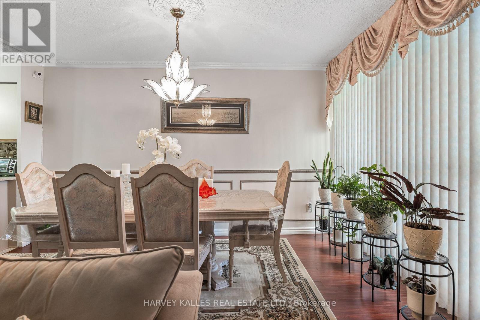 301 - 10 Crescent Town Road, Toronto, Ontario  M4C 5L3 - Photo 10 - E13867786