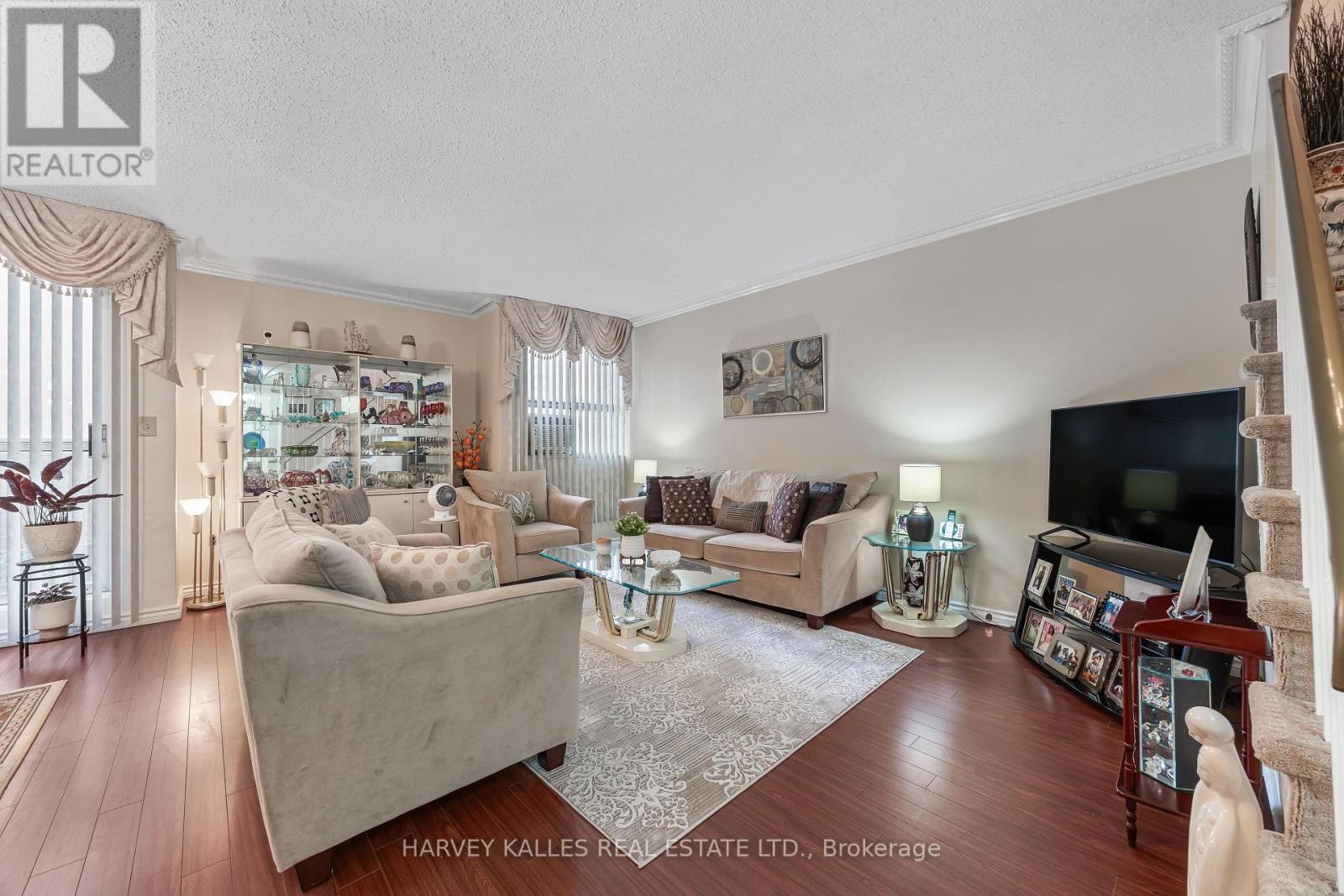 301 - 10 Crescent Town Road, Toronto, Ontario  M4C 5L3 - Photo 6 - E13867786