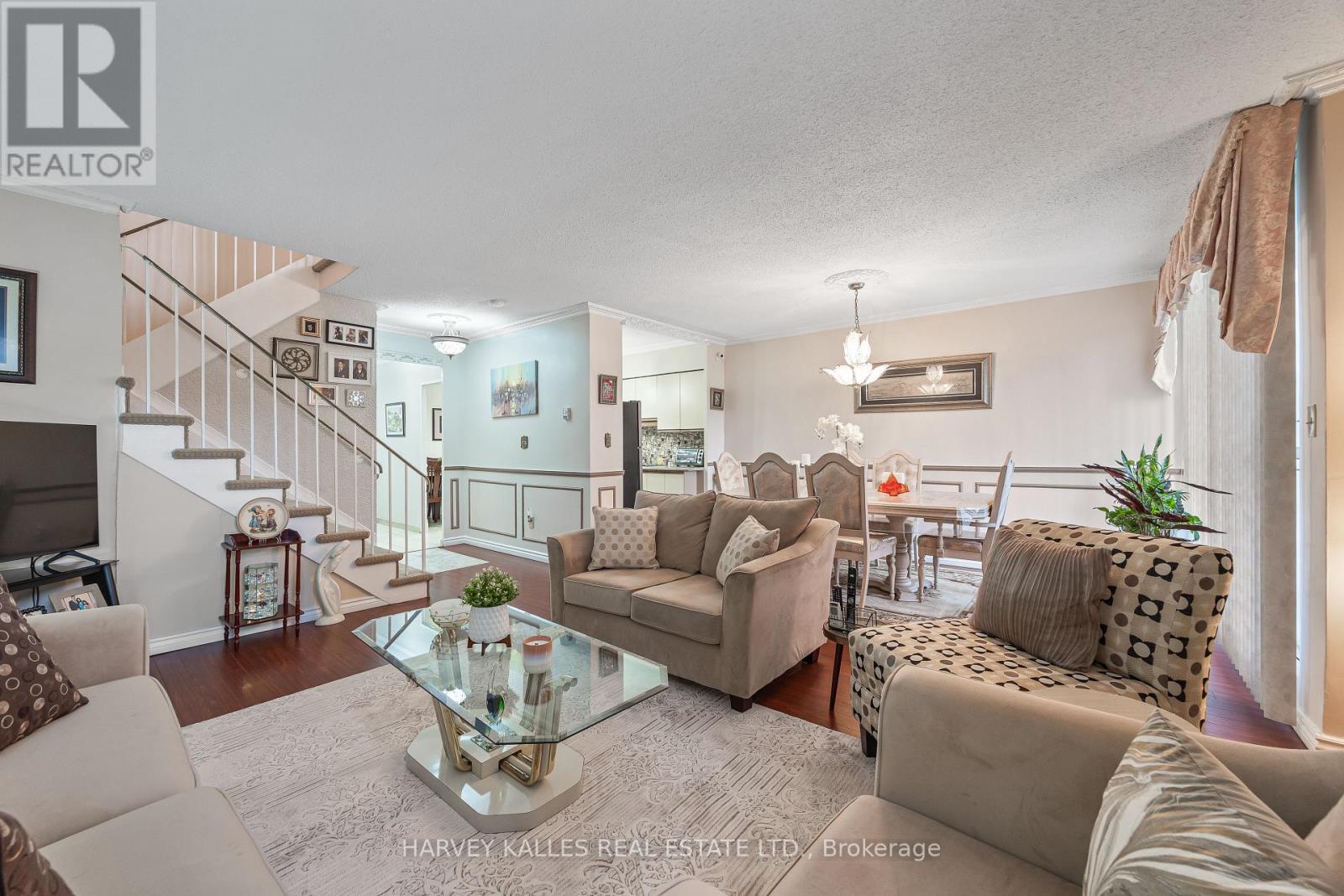 301 - 10 Crescent Town Road, Toronto, Ontario  M4C 5L3 - Photo 9 - E13867786