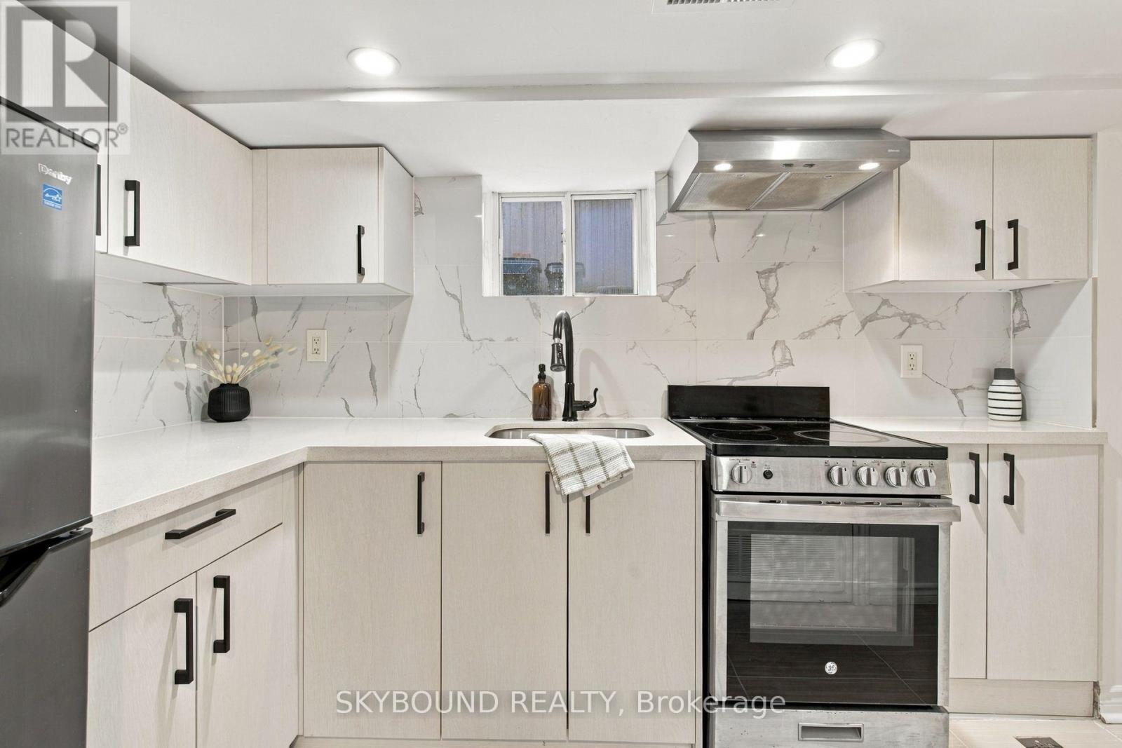 45 Westlake Avenue, Toronto, Ontario  M4C 4P7 - Photo 22 - E13868044