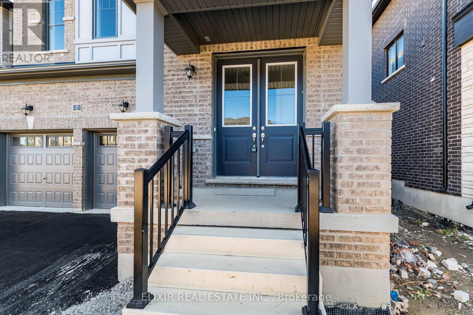 37 Speers Avenue, Caledon, Ontario  L7C 1Z9 - Photo 2 - W13867744
