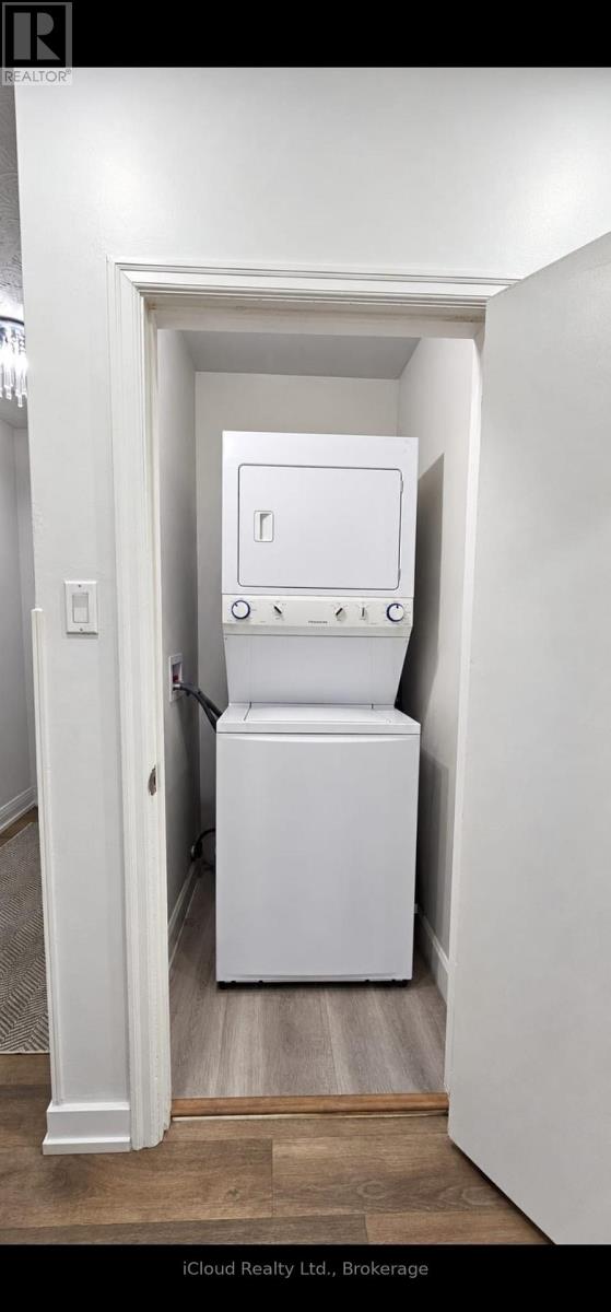 Upper - 27 Inchcliffe Crescent, Toronto, Ontario  M9P 2N2 - Photo 6 - W13867864