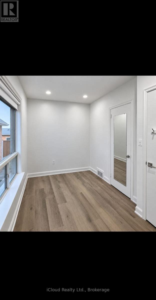 Upper - 27 Inchcliffe Crescent, Toronto, Ontario  M9P 2N2 - Photo 9 - W13867864