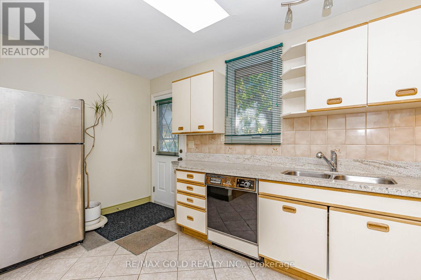 23 Brookdale Crescent, Brampton, Ontario  L6T 1M8 - Photo 10 - W13867872